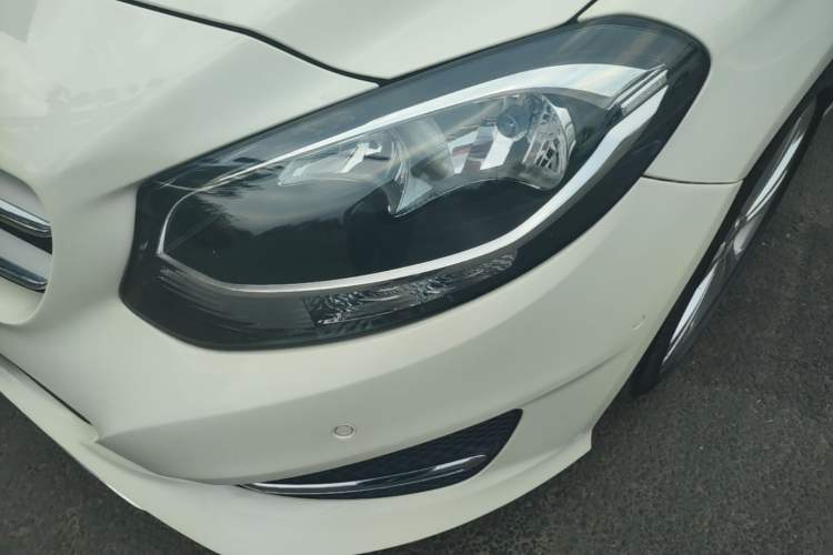 Used Mercedes-Benz B-Class 2017 B 200 Sport Edition Left Front Headlight