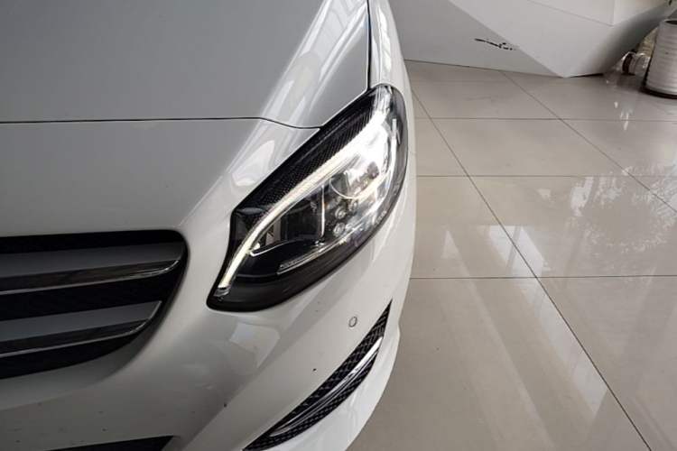 Used Mercedes-Benz B-Class 2017 B 200 Fashion Model Left Front Headlight
