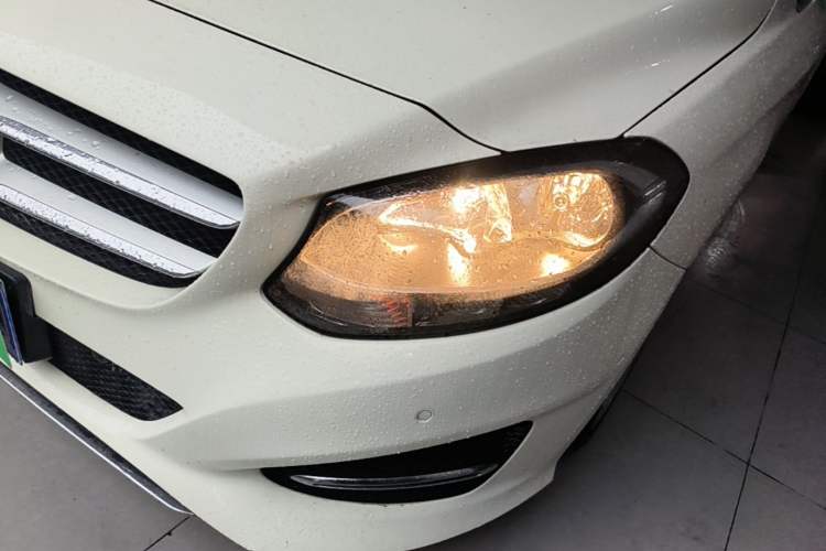 Used Mercedes-Benz B-Class 2017 B 200 Sport Edition Left Front Headlight