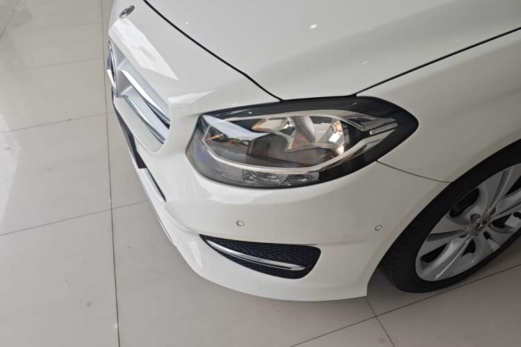 Used Mercedes-Benz B-Class 2017 B 200 Sport Edition Left Front Headlight