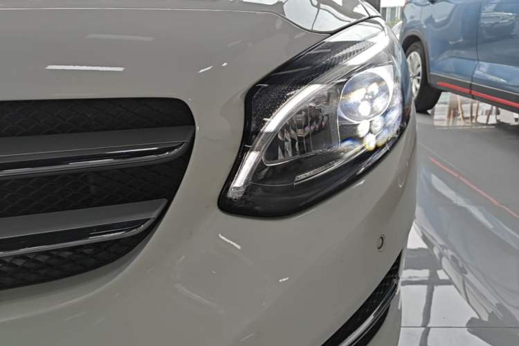 Used Mercedes-Benz B-Class 2017 B 200 Fashion Model Left Front Headlight