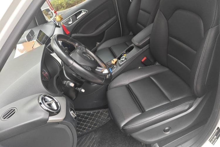 Used Mercedes-Benz B-Class 2017 B 200 Fashion Model Left Front Seat