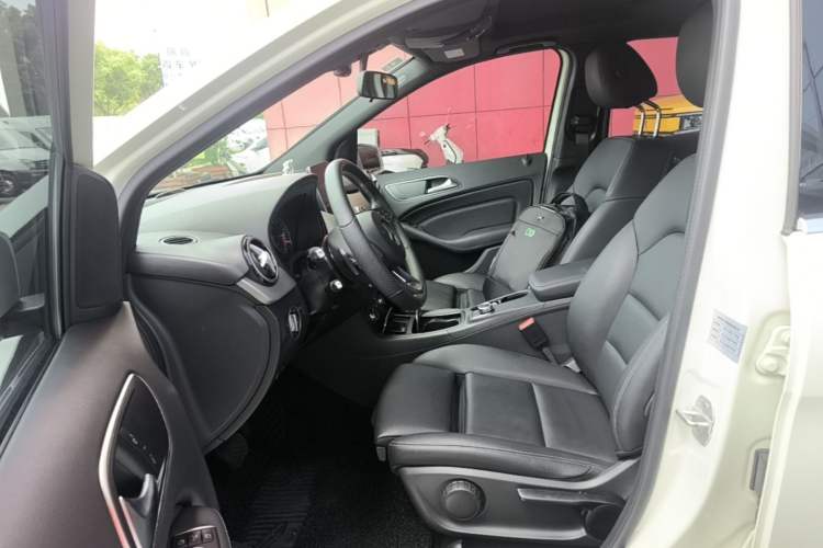 Used Mercedes-Benz B-Class 2017 B 200 Sport Edition Left Front Seat
