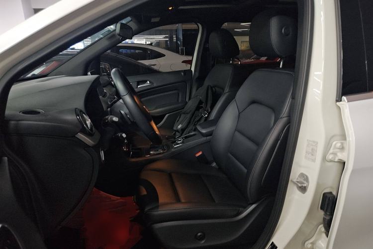 Used Mercedes-Benz B-Class 2017 B 200 Fashion Model Left Front Seat