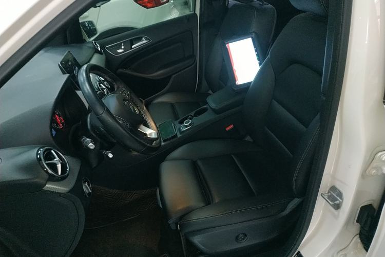 Used Mercedes-Benz B-Class 2017 B 200 Fashion Model Left Front Seat
