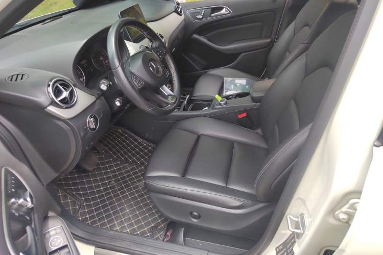Used Mercedes-Benz B-Class 2017 B 200 Fashion Model Left Front Seat