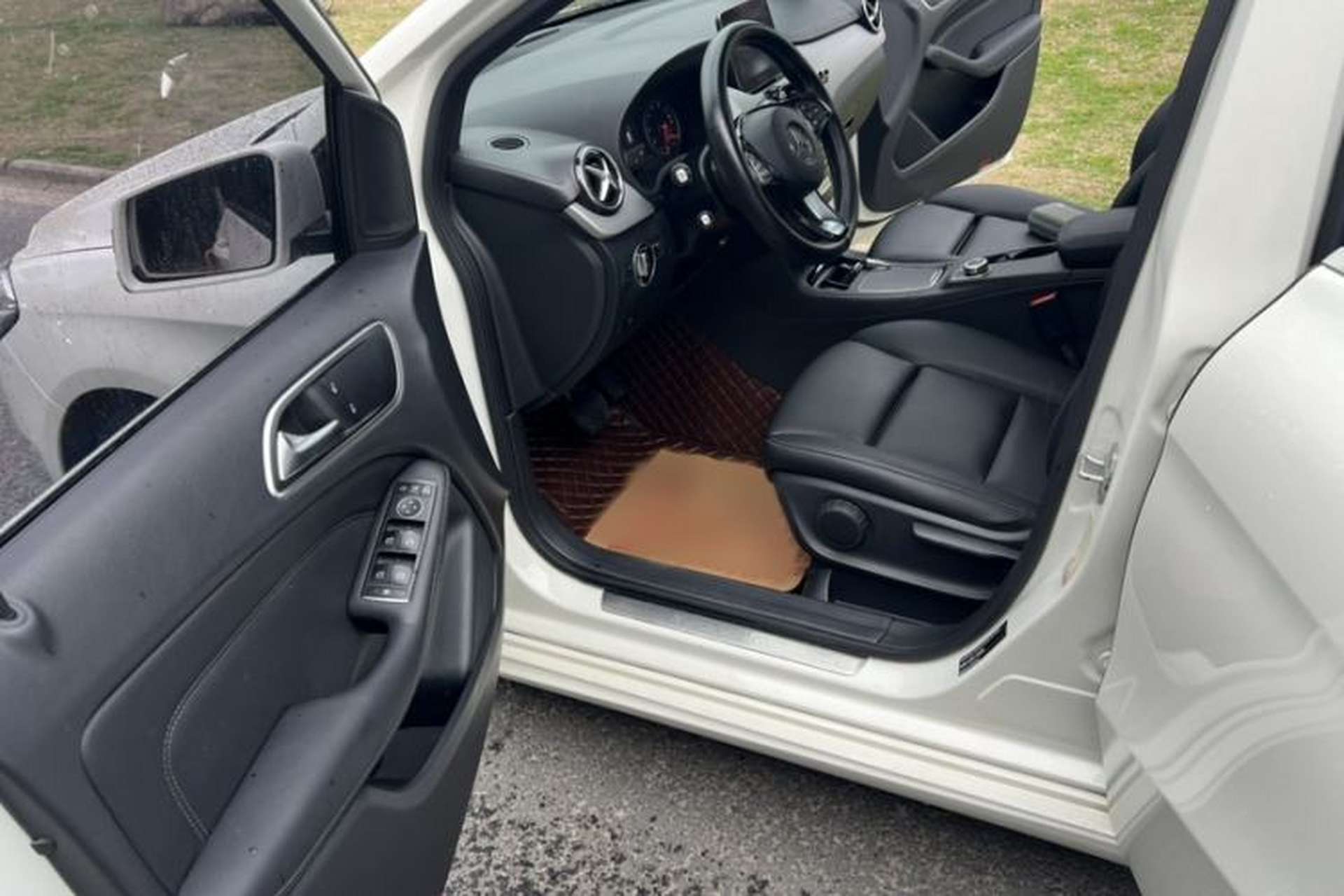Used Mercedes-Benz B-Class 2017 B 200 Sport Edition Left Front Seat