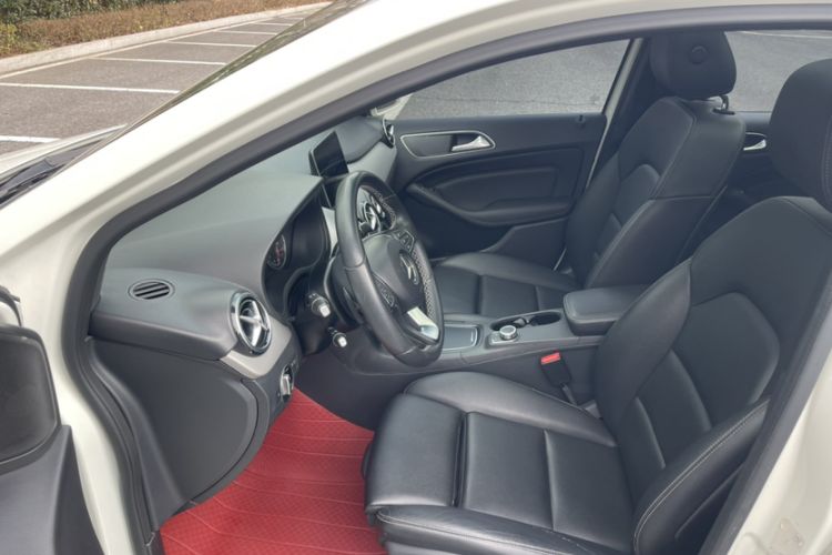 Used Mercedes-Benz B-Class 2017 B 200 Sport Edition Left Front Seat