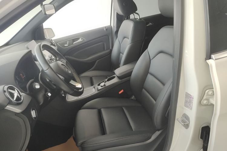 Used Mercedes-Benz B-Class 2017 B 200 Fashion Model Left Front Seat
