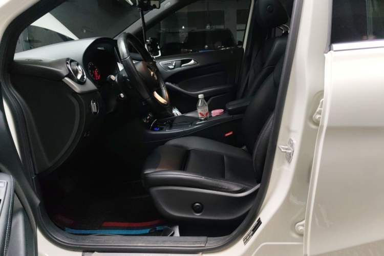 Used Mercedes-Benz B-Class 2017 B 200 Fashion Model Left Front Seat