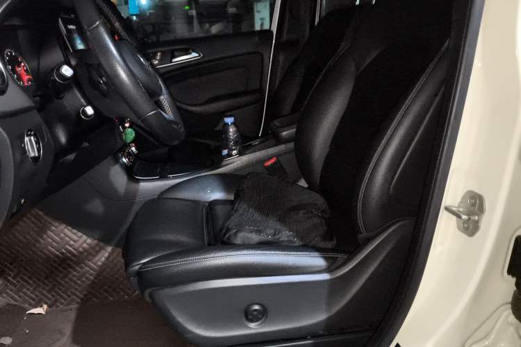 Used Mercedes-Benz B-Class 2017 B 200 Fashion Model Left Front Seat