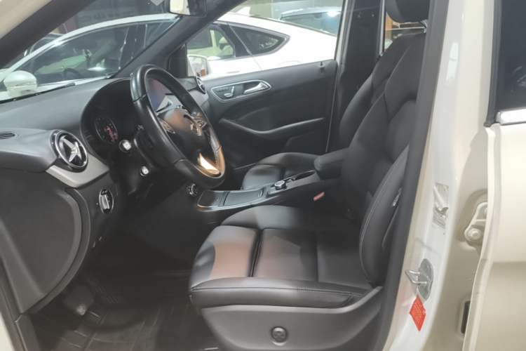Used Mercedes-Benz B-Class 2017 B 200 Fashion Model Left Front Seat