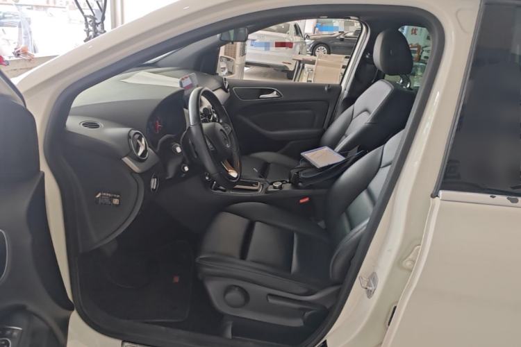 Used Mercedes-Benz B-Class 2017 B 200 Sport Edition Left Front Seat