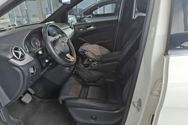 Used Mercedes-Benz B-Class 2017 B 200 Fashion Model Left Front Seat