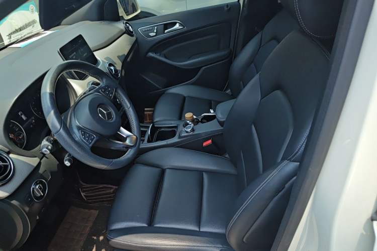 Used Mercedes-Benz B-Class 2017 B 200 Fashion Model Left Front Seat