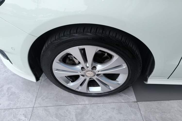 Used Mercedes-Benz B-Class 2017 B 200 Sport Edition Left Front Wheel Hub