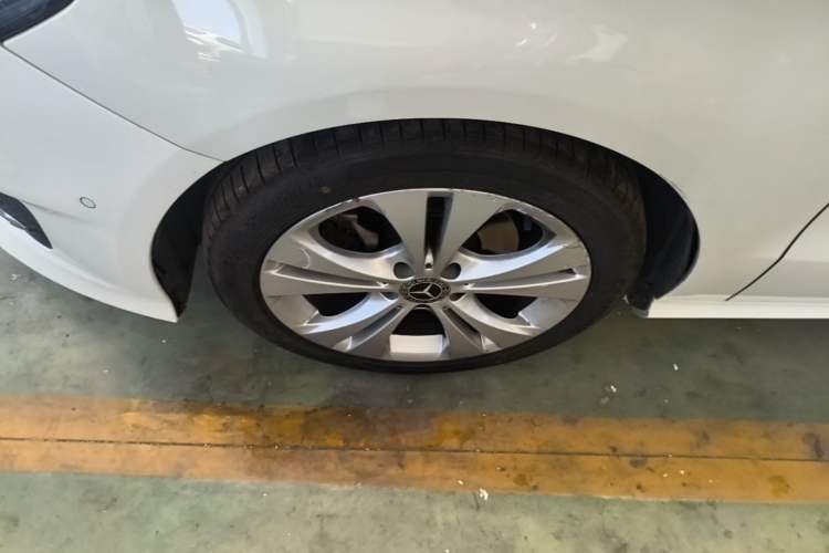 Used Mercedes-Benz B-Class 2017 B 200 Sport Edition Left Front Wheel Hub