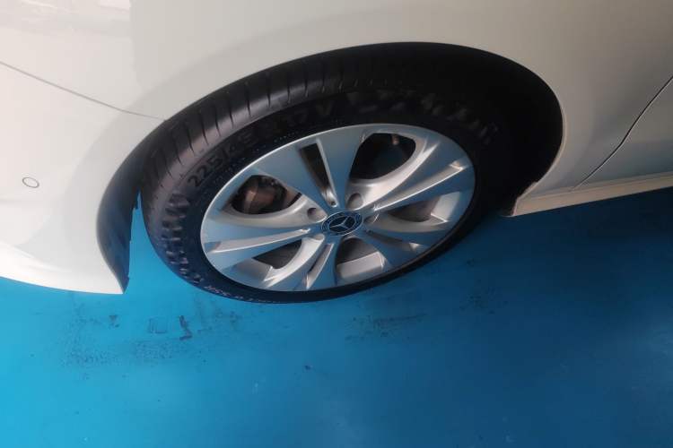 Used Mercedes-Benz B-Class 2017 B 200 Sport Edition Left Front Wheel Hub