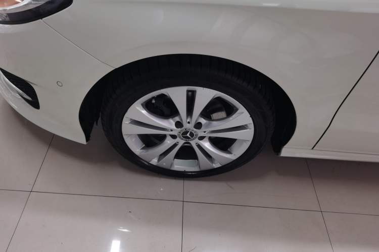 Used Mercedes-Benz B-Class 2017 B 200 Sport Edition Left Front Wheel Hub