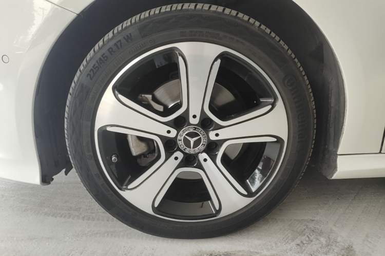 Used Mercedes-Benz B-Class 2017 B 200 Fashion Model Left Front Wheel Hub