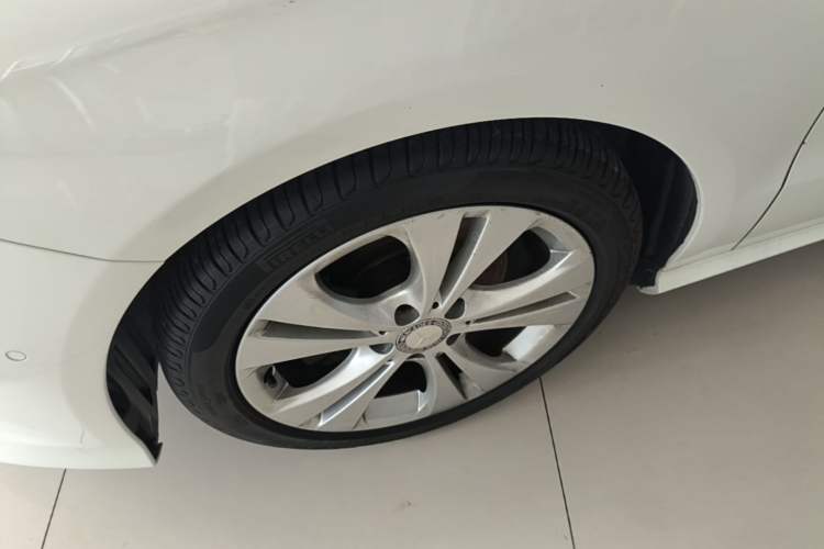 Used Mercedes-Benz B-Class 2017 B 200 Sport Edition Left Front Wheel Hub