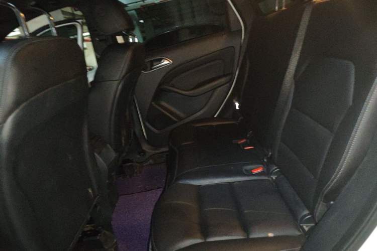 Used Mercedes-Benz B-Class 2017 B 200 Sport Edition Left Rear Seat