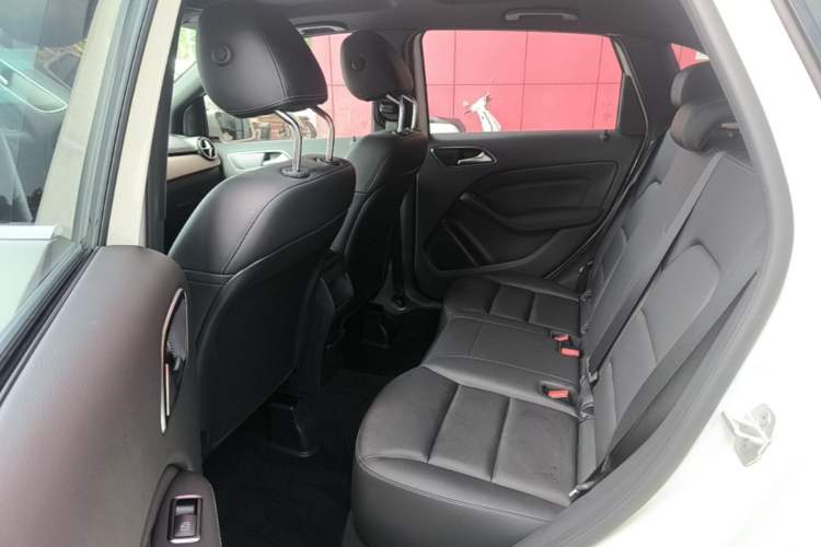 Used Mercedes-Benz B-Class 2017 B 200 Sport Edition Left Rear Seat