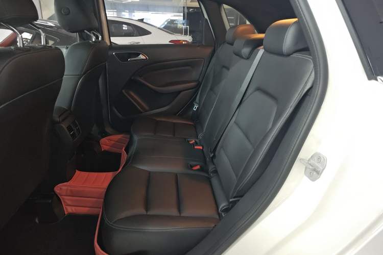 Used Mercedes-Benz B-Class 2017 B 200 Fashion Model Left Rear Seat