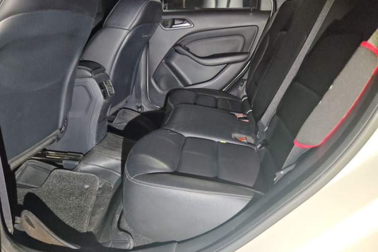Used Mercedes-Benz B-Class 2017 B 200 Fashion Model Left Rear Seat