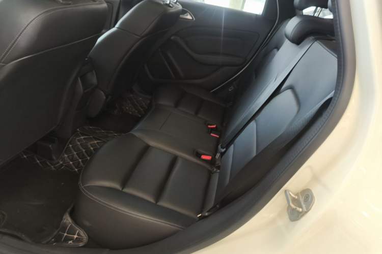 Used Mercedes-Benz B-Class 2017 B 200 Sport Edition Left Rear Seat