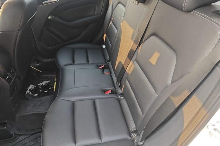 Used Mercedes-Benz B-Class 2017 B 200 Fashion Model Left Rear Seat