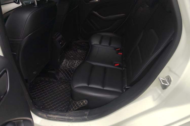 Used Mercedes-Benz B-Class 2017 B 200 Fashion Model Left Rear Seat