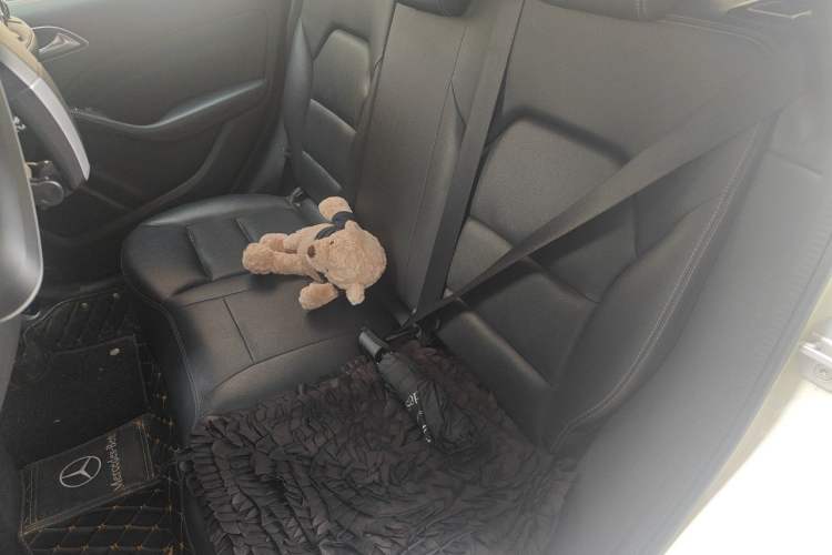 Used Mercedes-Benz B-Class 2017 B 200 Sport Edition Left Rear Seat