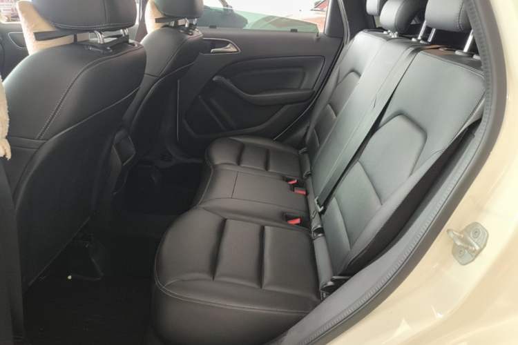 Used Mercedes-Benz B-Class 2017 B 200 Sport Edition Left Rear Seat
