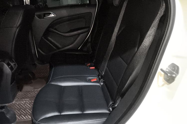 Used Mercedes-Benz B-Class 2017 B 200 Fashion Model Left Rear Seat