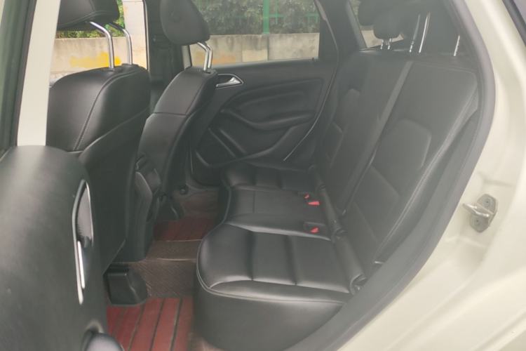Used Mercedes-Benz B-Class 2017 B 200 Sport Edition Left Rear Seat