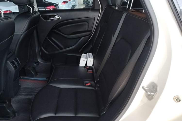 Used Mercedes-Benz B-Class 2017 B 200 Fashion Model Left Rear Seat