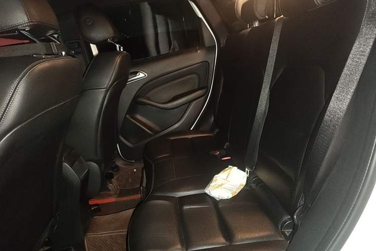 Used Mercedes-Benz B-Class 2017 B 200 Sport Edition Left Rear Seat