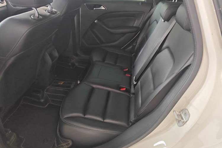 Used Mercedes-Benz B-Class 2017 B 200 Sport Edition Left Rear Seat