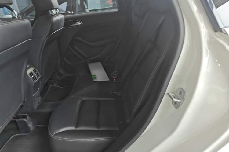 Used Mercedes-Benz B-Class 2017 B 200 Fashion Model Left Rear Seat