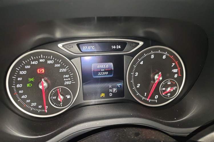 Used Mercedes-Benz B-Class 2017 B 200 Sport Edition Odometer Close Up