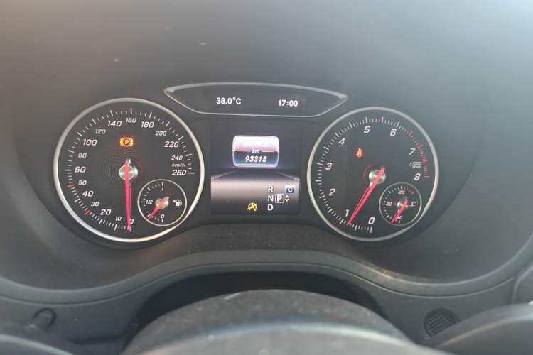 Used Mercedes-Benz B-Class 2017 B 200 Sport Edition Odometer Close Up