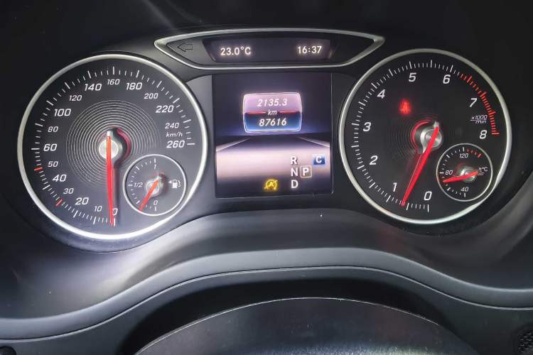 Used Mercedes-Benz B-Class 2017 B 200 Sport Edition Odometer Close Up