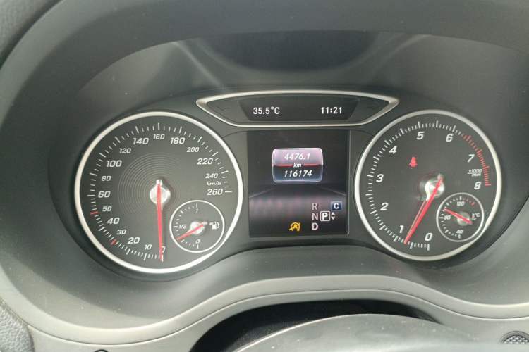 Used Mercedes-Benz B-Class 2017 B 180 Odometer Close Up