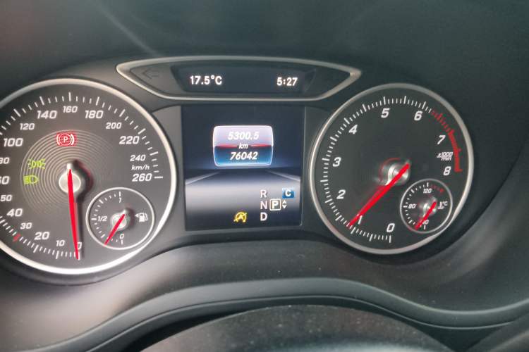 Used Mercedes-Benz B-Class 2017 B 200 Fashion Model Odometer Close Up