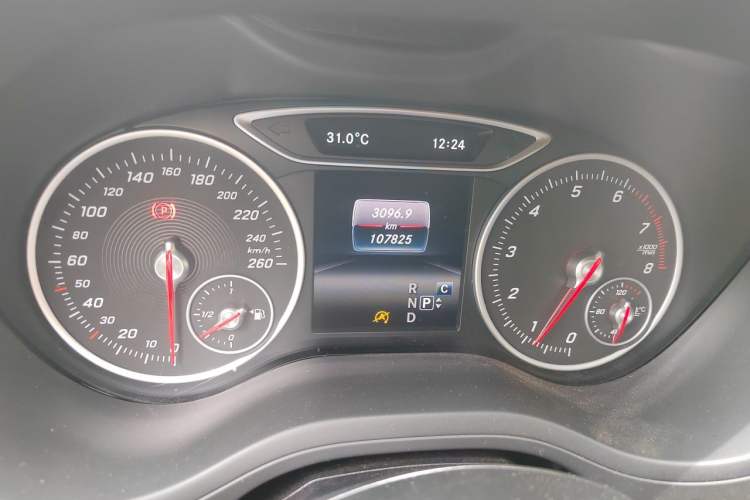 Used Mercedes-Benz B-Class 2017 B 200 Fashion Model Odometer Close Up