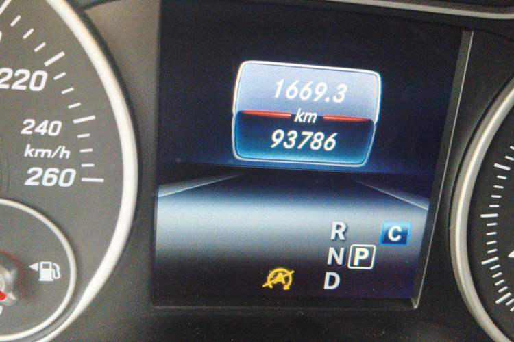 Used Mercedes-Benz B-Class 2017 B 200 Fashion Model Odometer Close Up