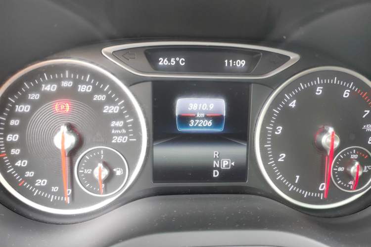 Used Mercedes-Benz B-Class 2017 B 200 Sport Edition Odometer Close Up