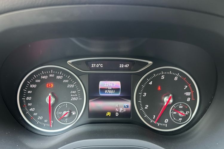 Used Mercedes-Benz B-Class 2017 B 200 Sport Edition Odometer Close Up