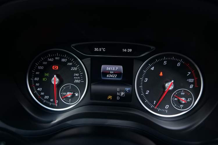 Used Mercedes-Benz B-Class 2017 B 200 Sport Edition Odometer Close Up